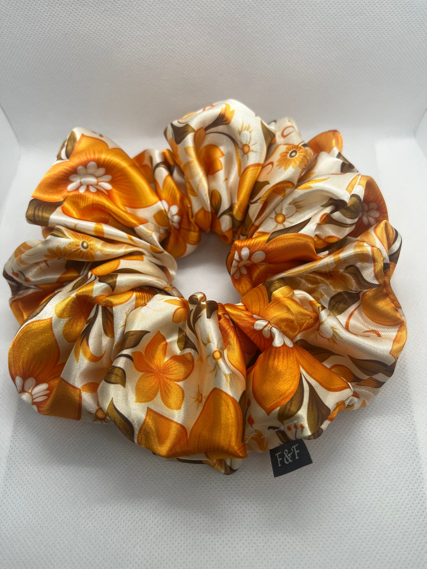Carly, XXL Scrunchie