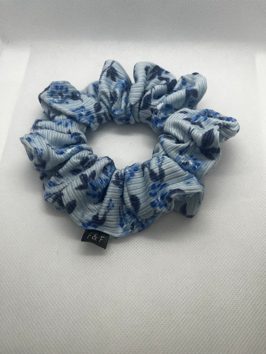 Lexi, normal size scrunchie