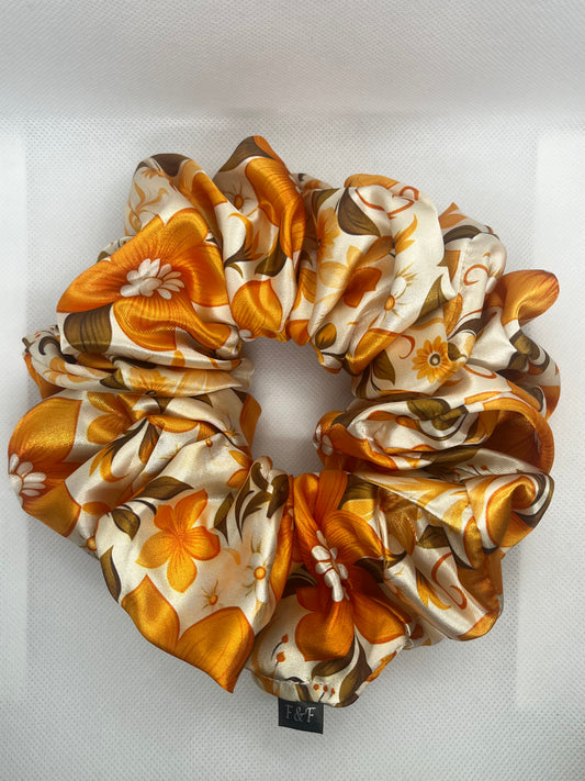 Carly, XXL Scrunchie